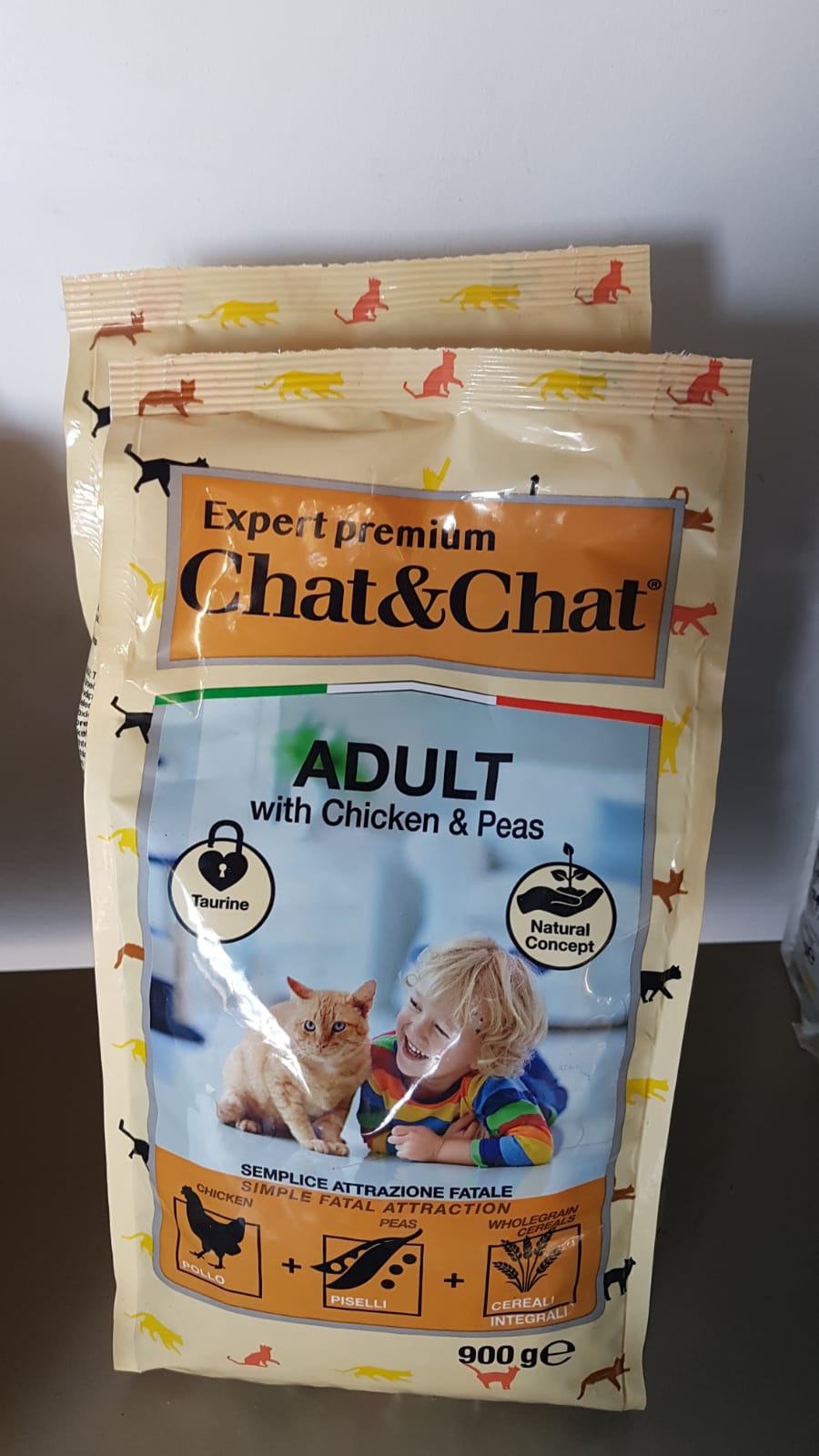 Chat & Chat Expert Premium Adult Cat Food Chicken & Peas - 900g